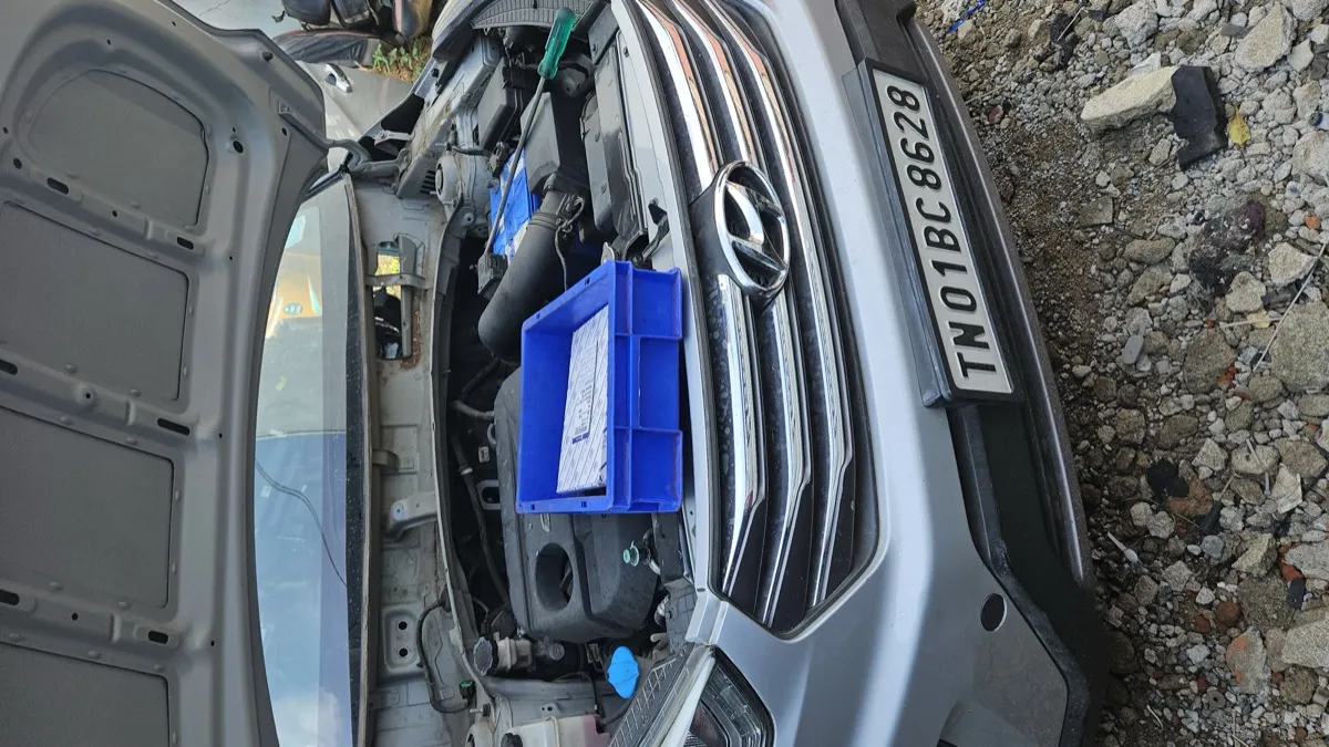 AC leak detection using UV dye — identifying refrigerant leak point in car AC system