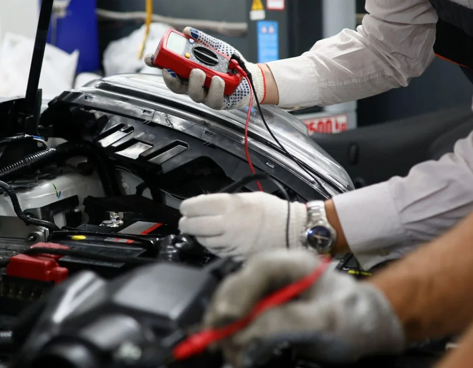 Battery and alternator testing using a professional digital analyzer